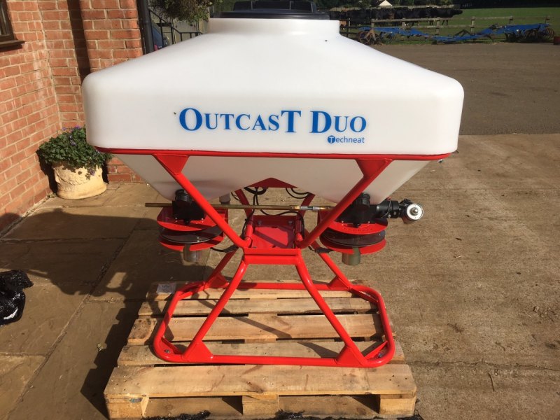 TECHNEAT OUTCAST DUO 24 METRE HIGH CAPACITY SLUG PELLETER