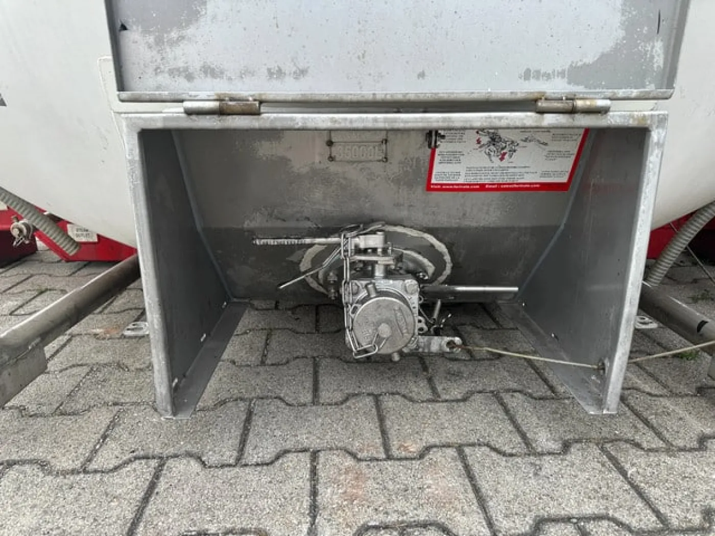 34.820L / 1-comp. / 4 BAFFLES / 20FT swapbody / T11 / EMKD / ADR 5Y + CSC-inspection: 01/2027 INSIDE DAMAGE FOR STORAGE ONLY!!! - 8