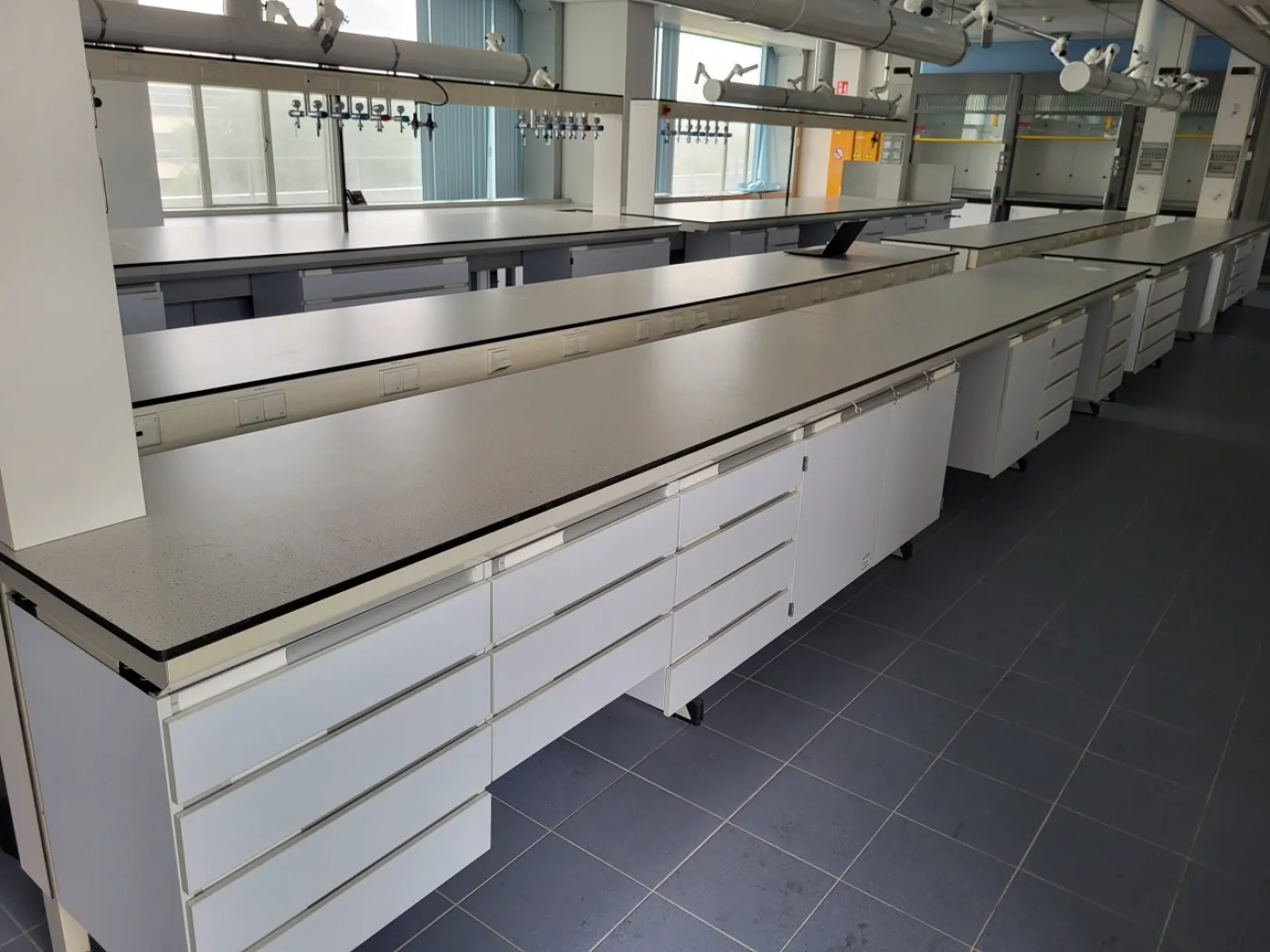 1917 – Used S+B Island instrument table (600 cm) - 2