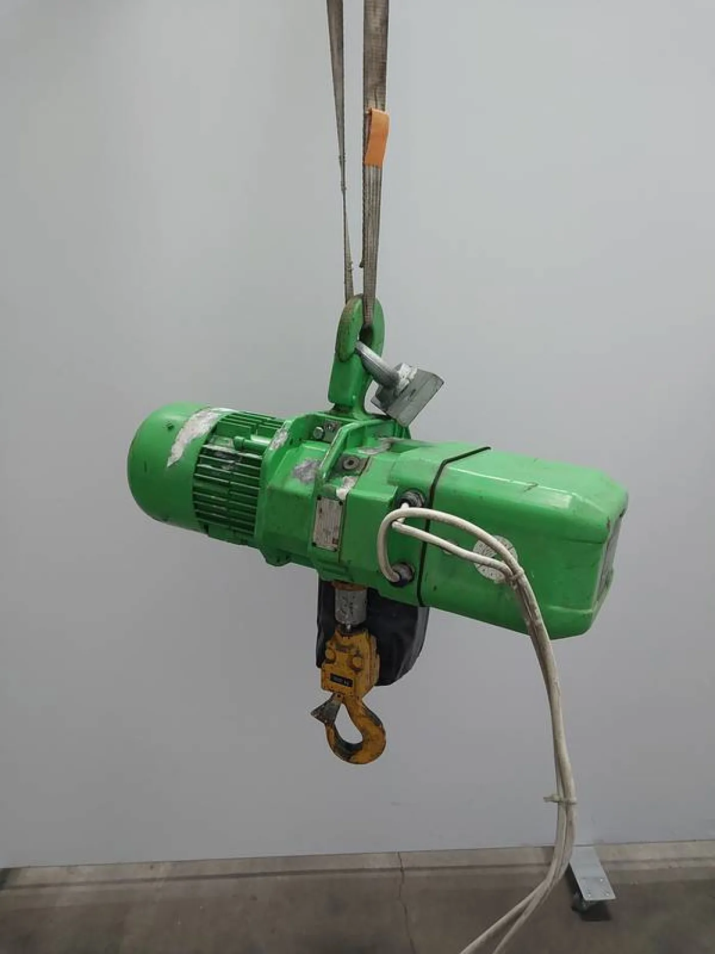 Loading and unloading elevator - 2