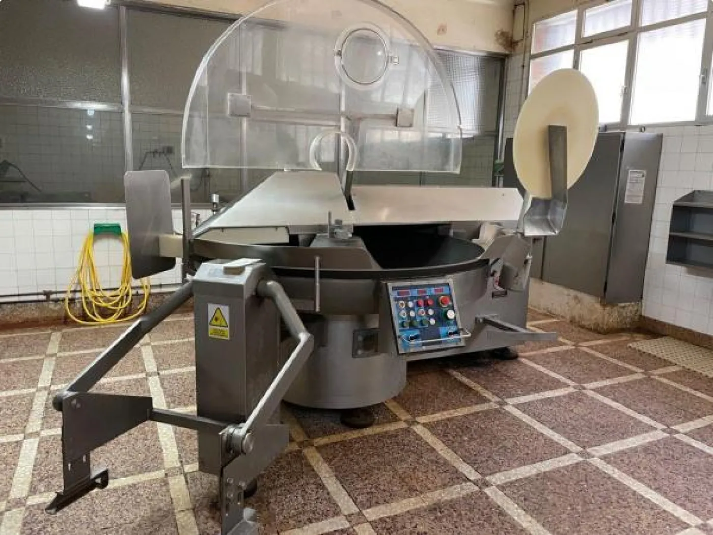 Cutter acero inoxidable 500 litros con elevador Kramer - 1