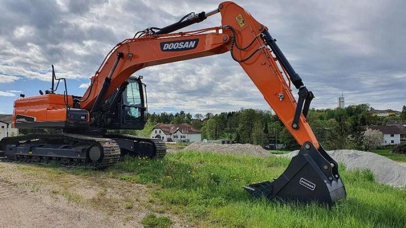 Doosan DX225 LC Kettenbagger