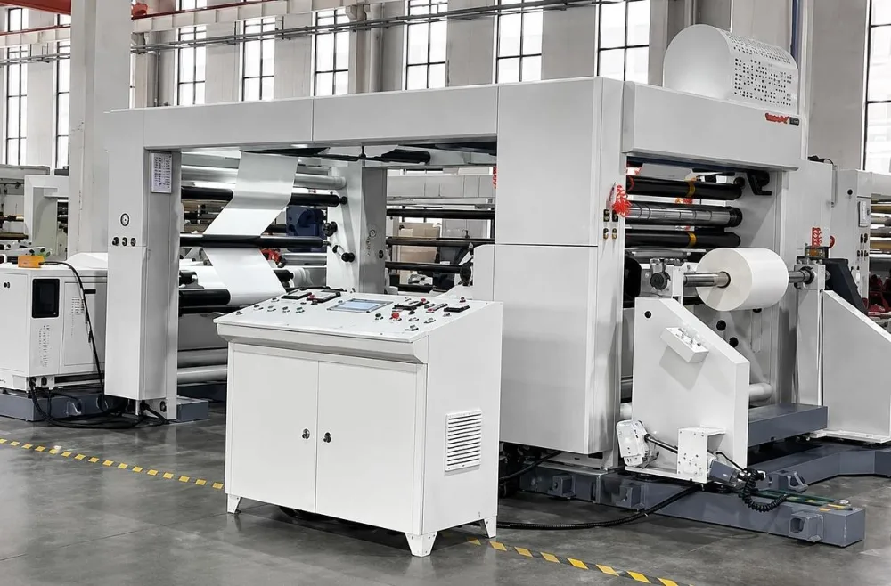 Roll slitting and rewinding machine