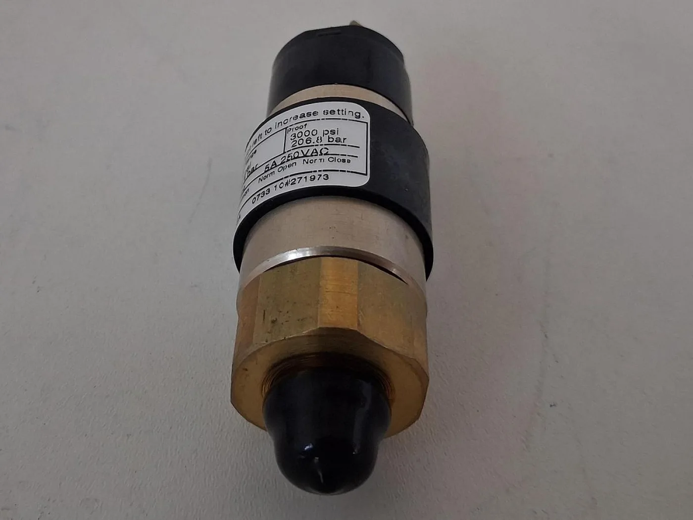 United Electric Controls 10-B11 Pressure Switch - 4