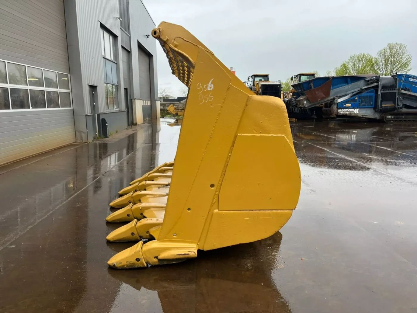 Bucket Caterpillar 990 - 8