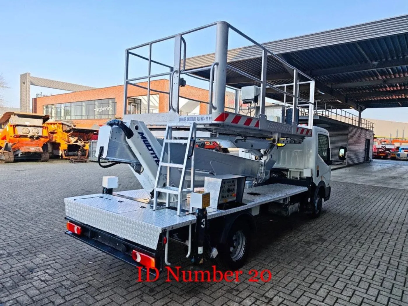 Nissan Cabstar 35.13 NT400 Multitel MS100 - 4