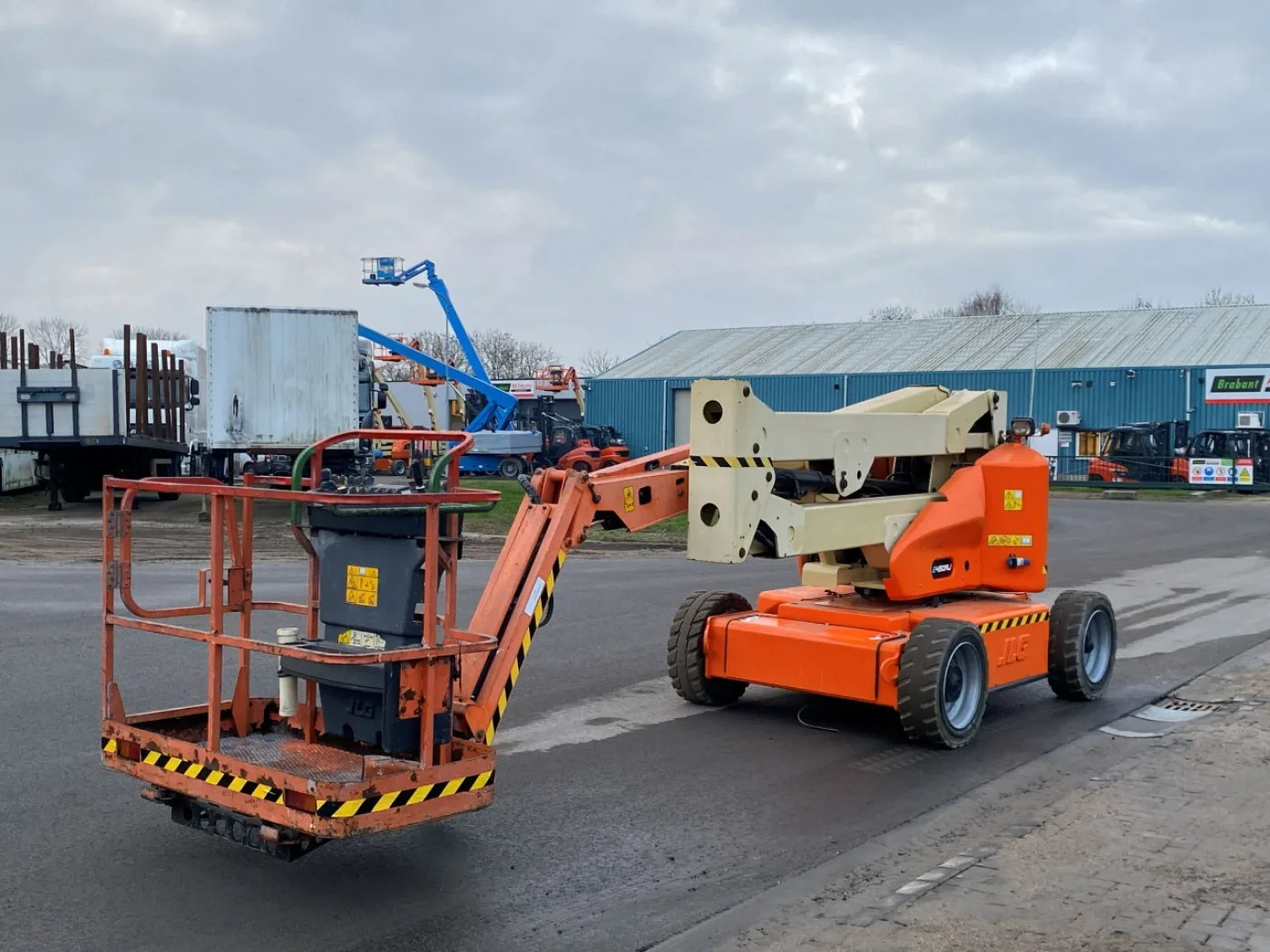 JLG E450AJ - 1