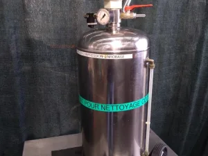 SERBATOIO MONTALIQUIDI CARRELLATO IN ACCIAIO INOX CON MANOMETRO