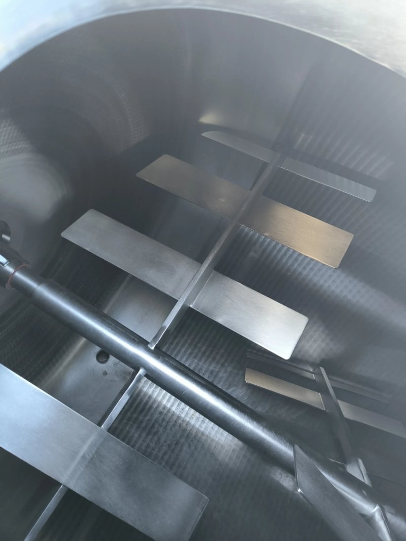 HORIZONTAL TANK STAINLESS STEEL 304 6000 LITERS WITH AGITATION
