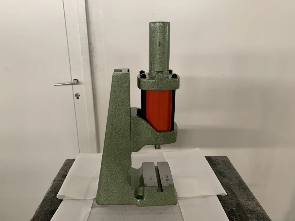 PRESSE PNEUMATIQUE “BENZING” TYPE DRP-200