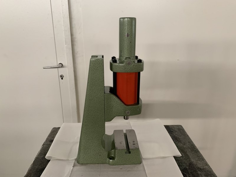 PRESSE PNEUMATIQUE “BENZING” TYPE DRP-200