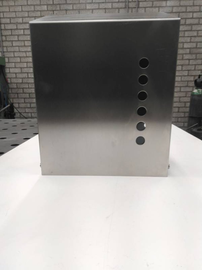 Paper towel dispenser