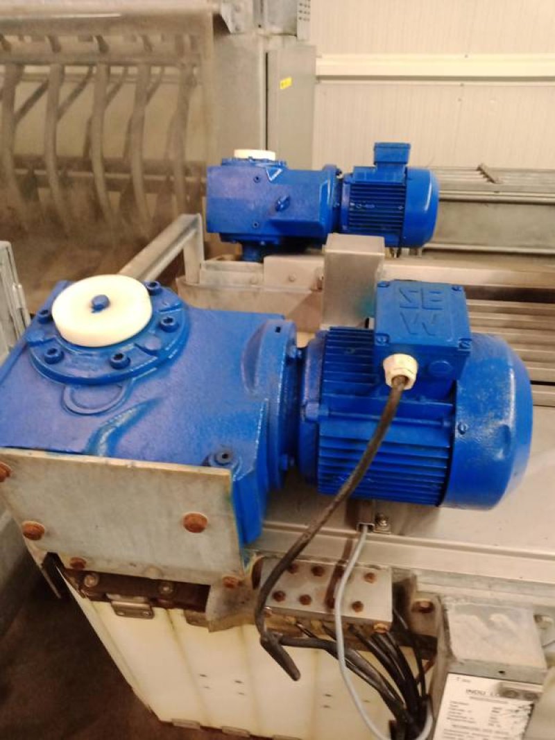 Restrainer with weighing function