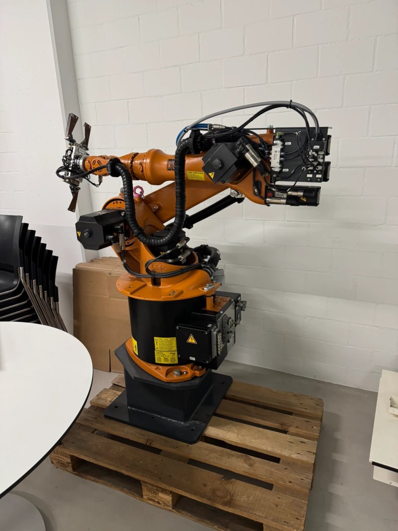 023568 - KUKA KR 16