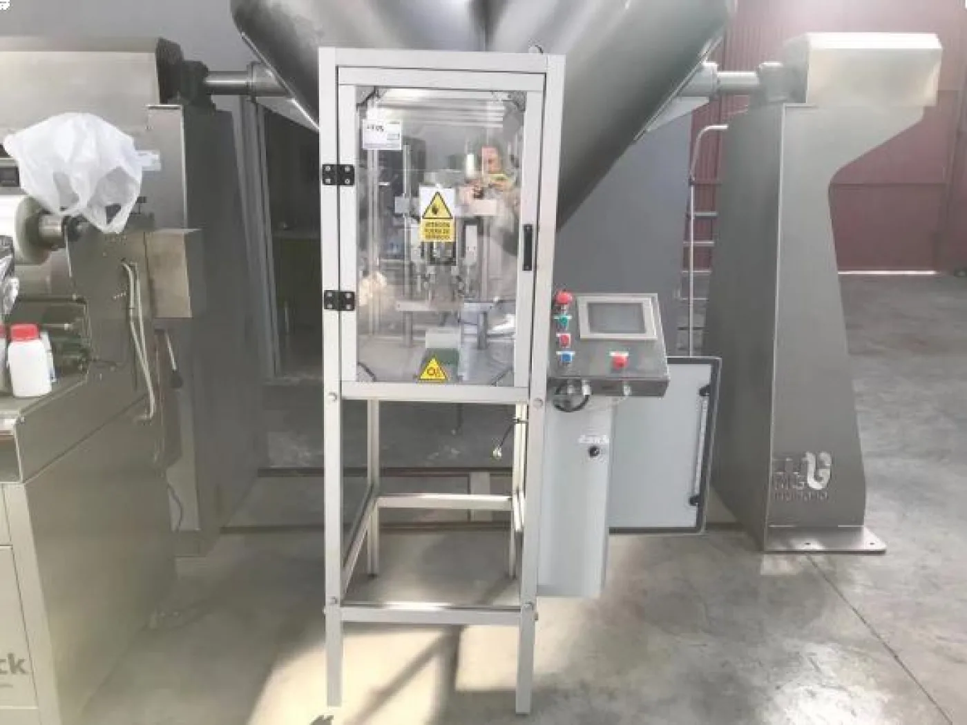 Cerradora taponadora semiautomática para tapón rosca - 1