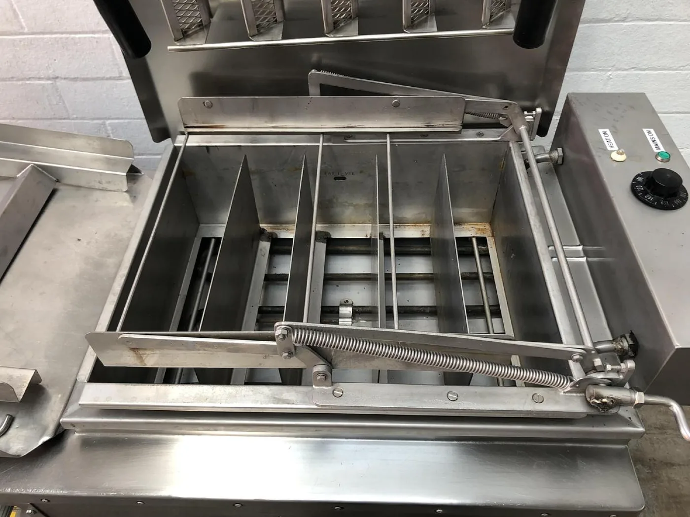 DCA 500 Half Tray Float Fryer - 18" x 15" Trays With Under Prover - 4