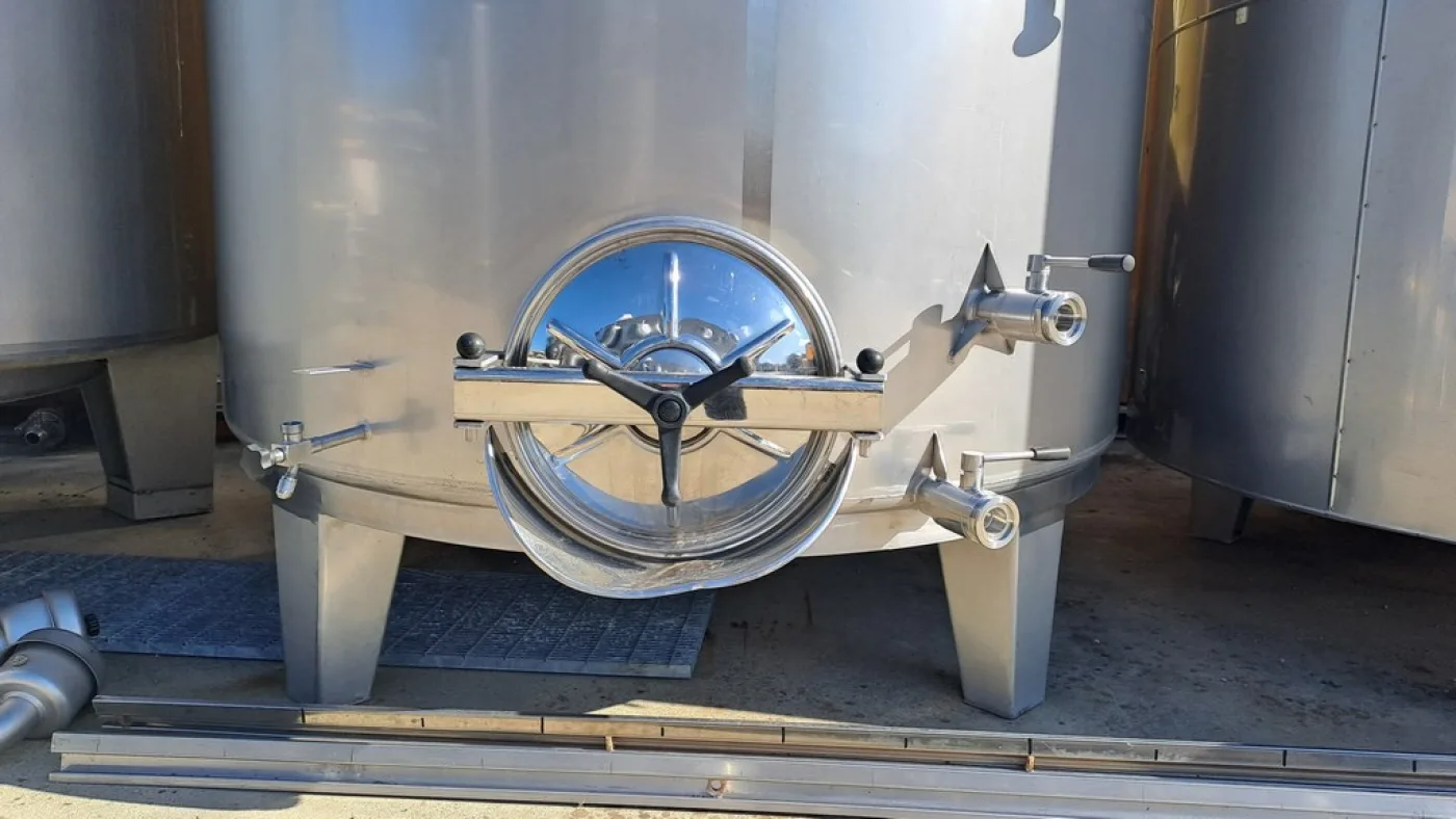 STAINLESS STEEL TANK LITER CAPACITY 10.000 (HL 100) ABOUT, MODEL VINIFICATION/STORAGE, INCLINED FLAT BOTTOM WITH INSULATED BAND, AZZINI FIRM, SECOND HAND EQUIPMENT - 5