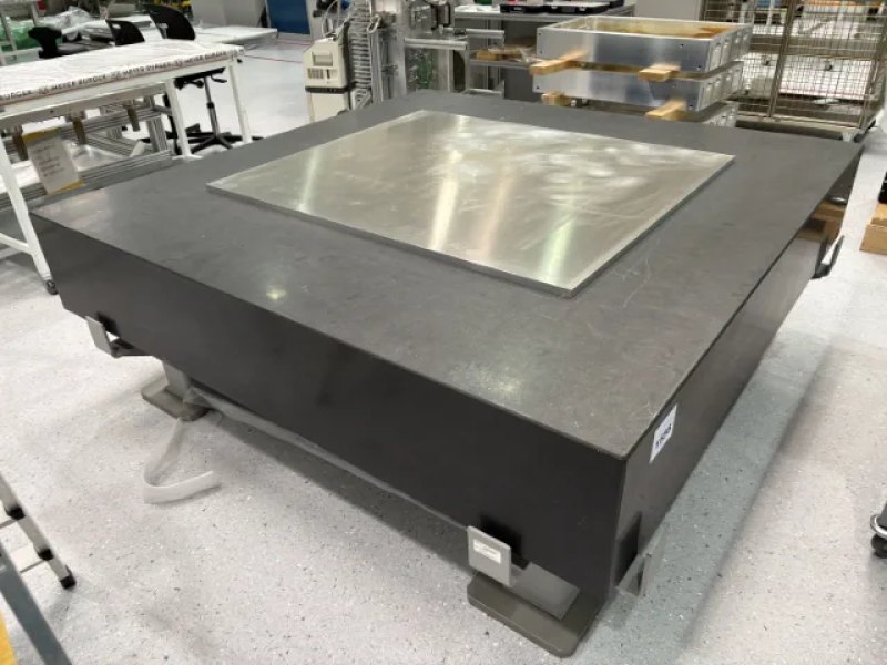2000 x 2000 x 350 MITUTOYO