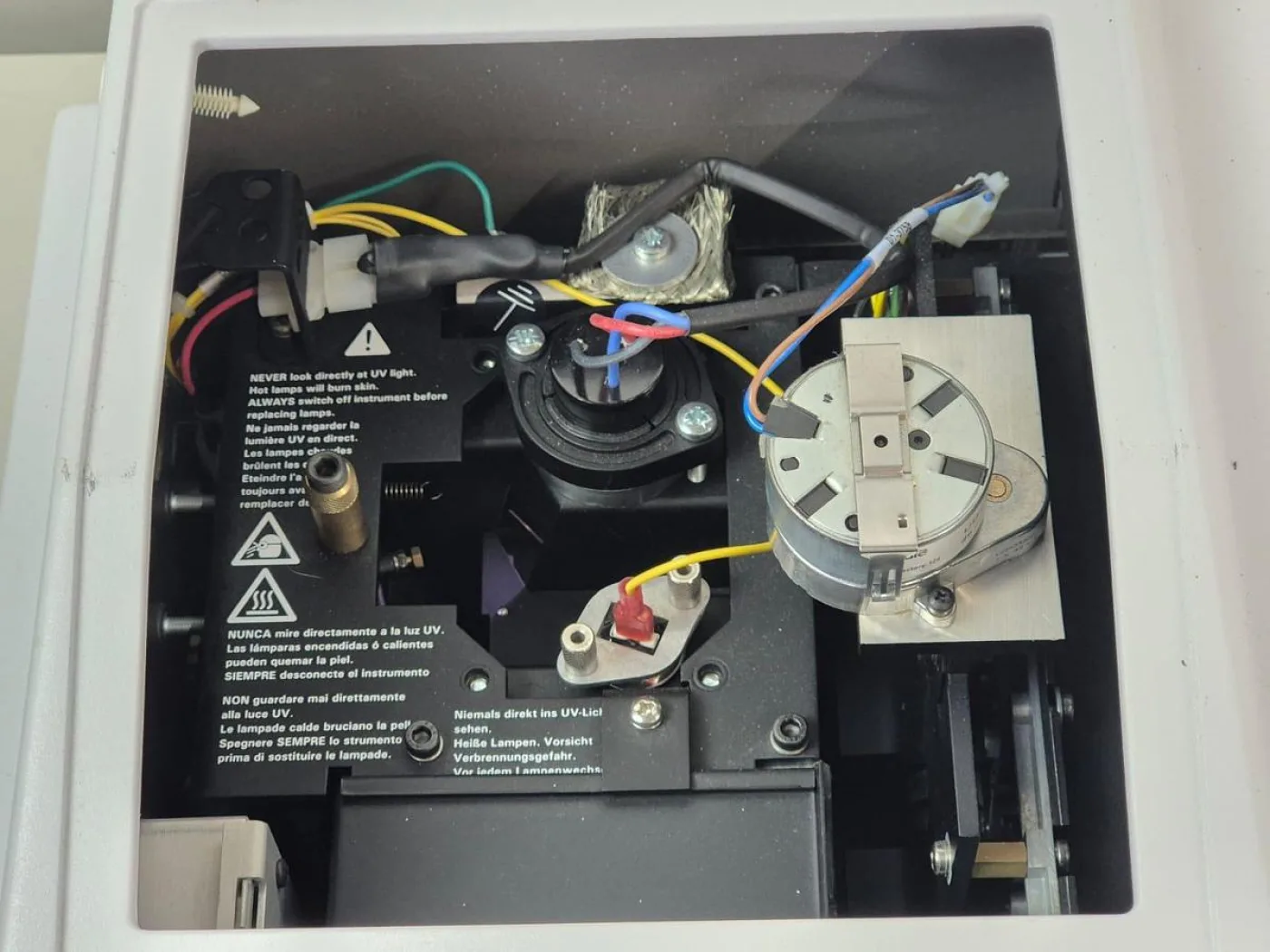 Agilent Cary Series UV-Vis Spectrophotometer - 7