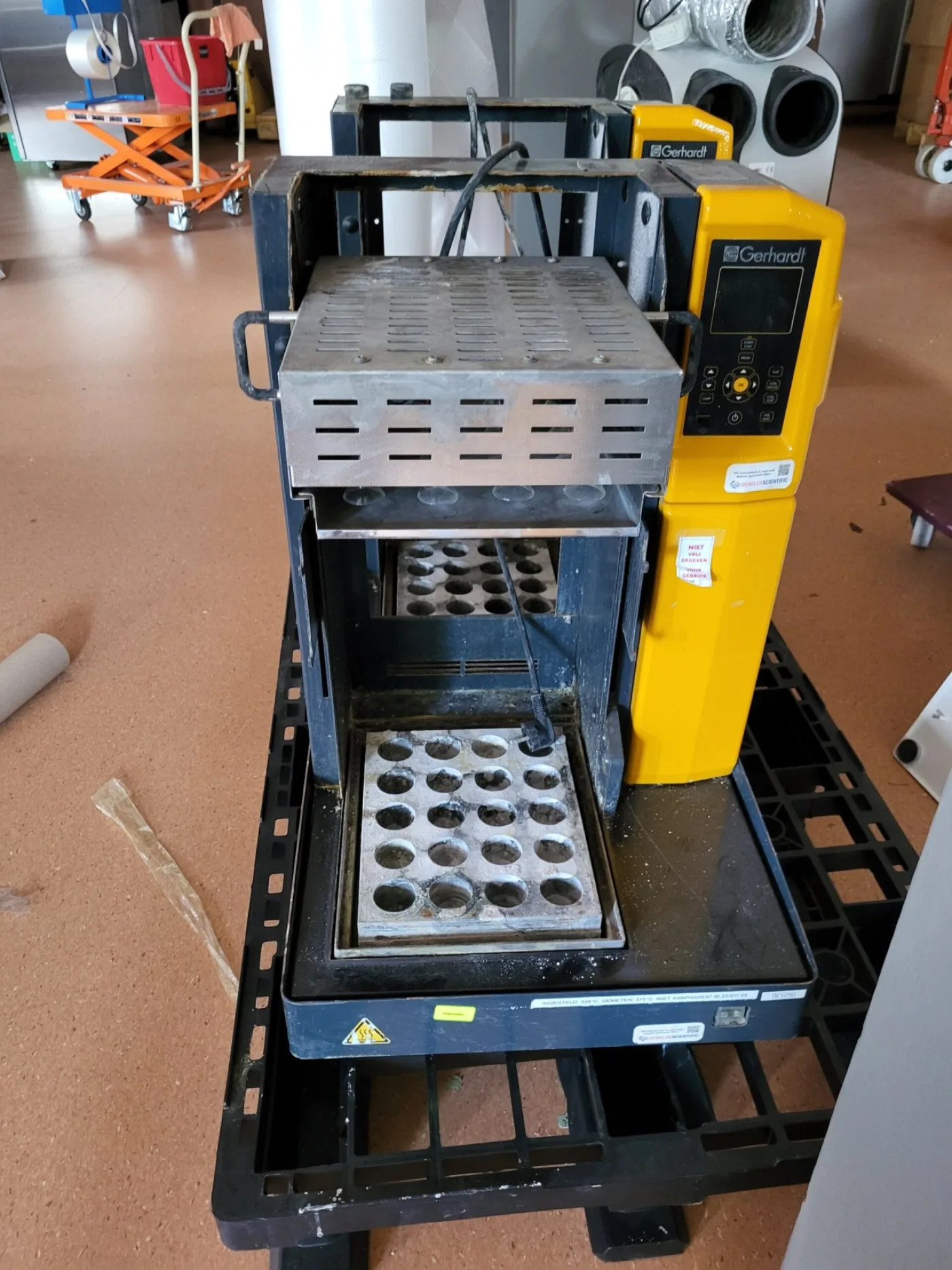 Used Gerhardt Kjeldatherm 20-Position Block Digestion System with Lift - 1