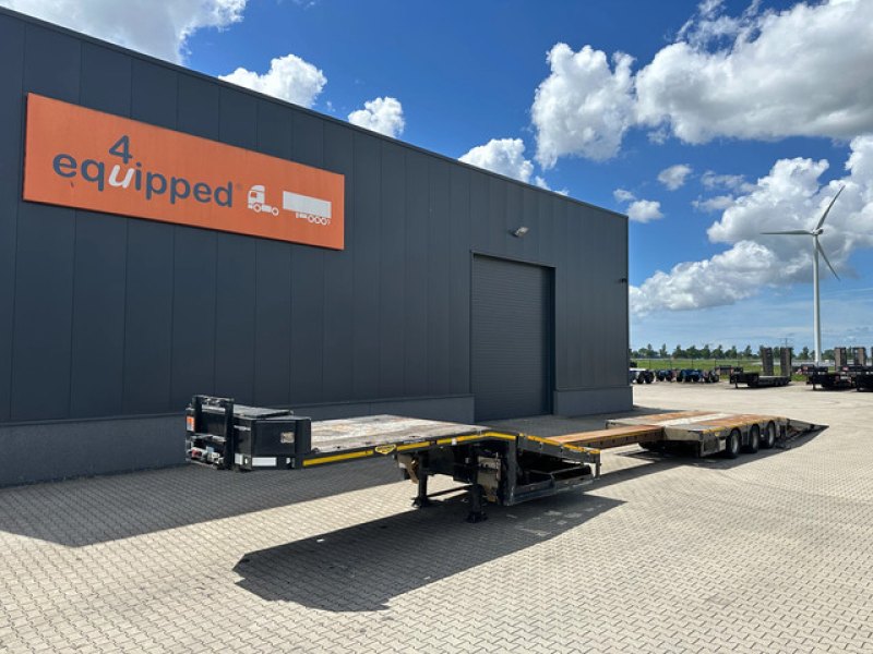 Broshuis 3ABSD Lowloader 3-axle / GVW: 53.000kg / Neck: 23.000kg / hydraulic steering + ramps + loading table / 4.60m extendable / winch / liftaxle