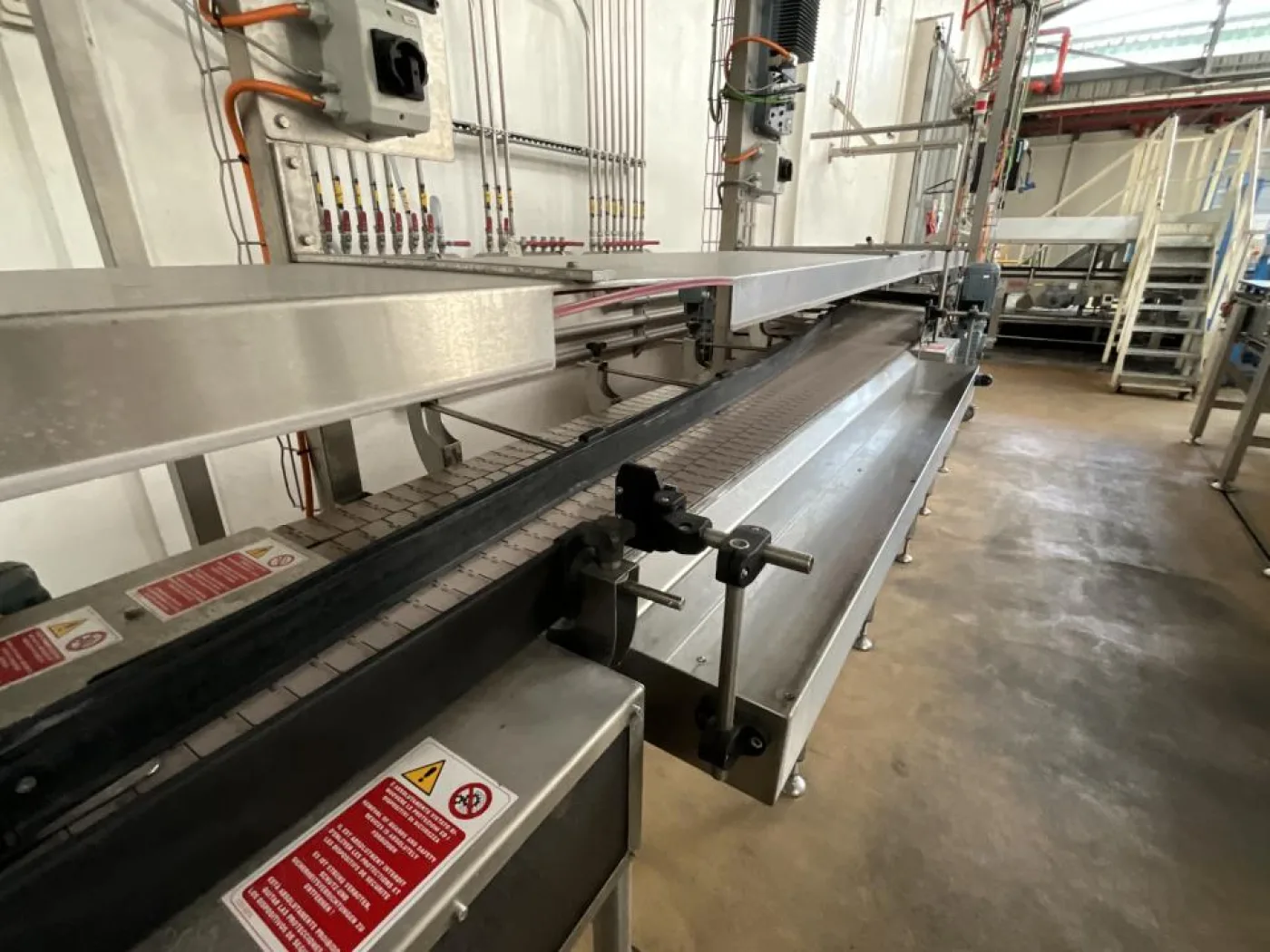 TMG Automated Verpackung TMG Automated Verpackung Förderband Belt from Depalletiser to Flasche Abfüllung Machine - Line 5 - 8