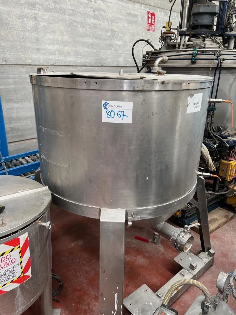 USED STAINLESS STEEL TANK 1000 LITERS