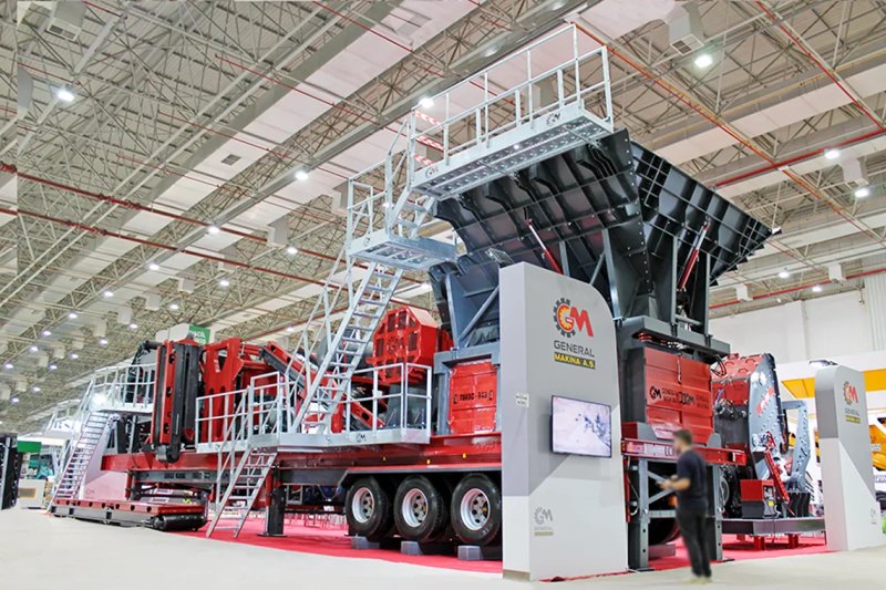 General 944 — Mobile Jaw + Cone Crushing & Screening Plant
