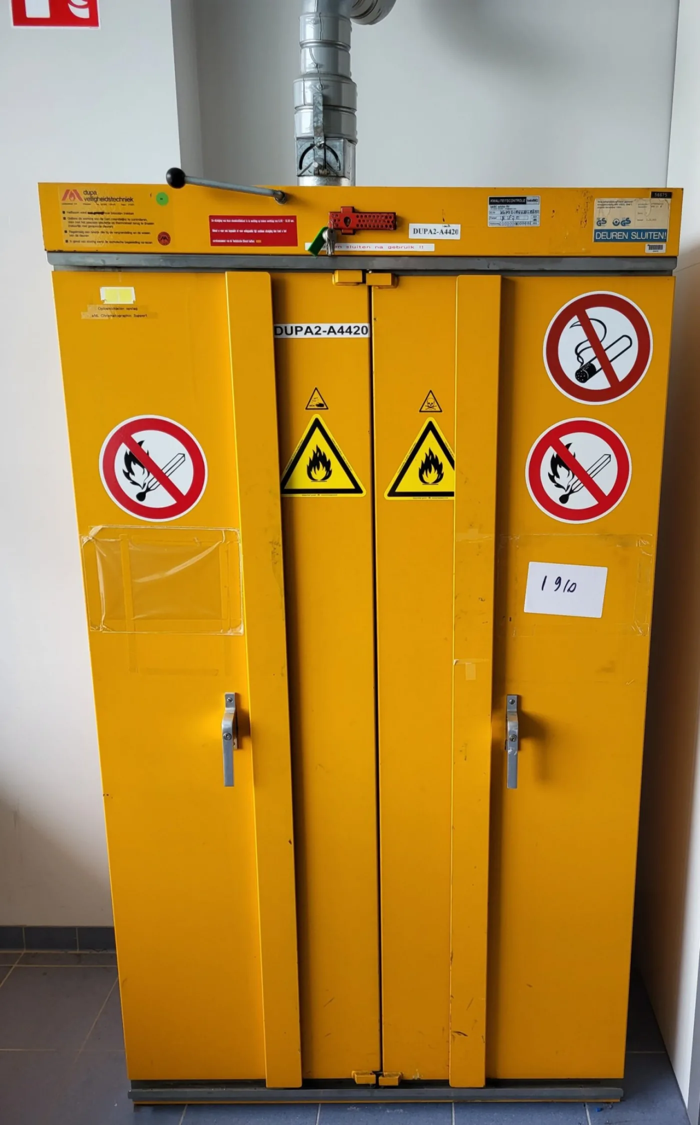 1910 - Used Dupa chemical storage cabinet - 1