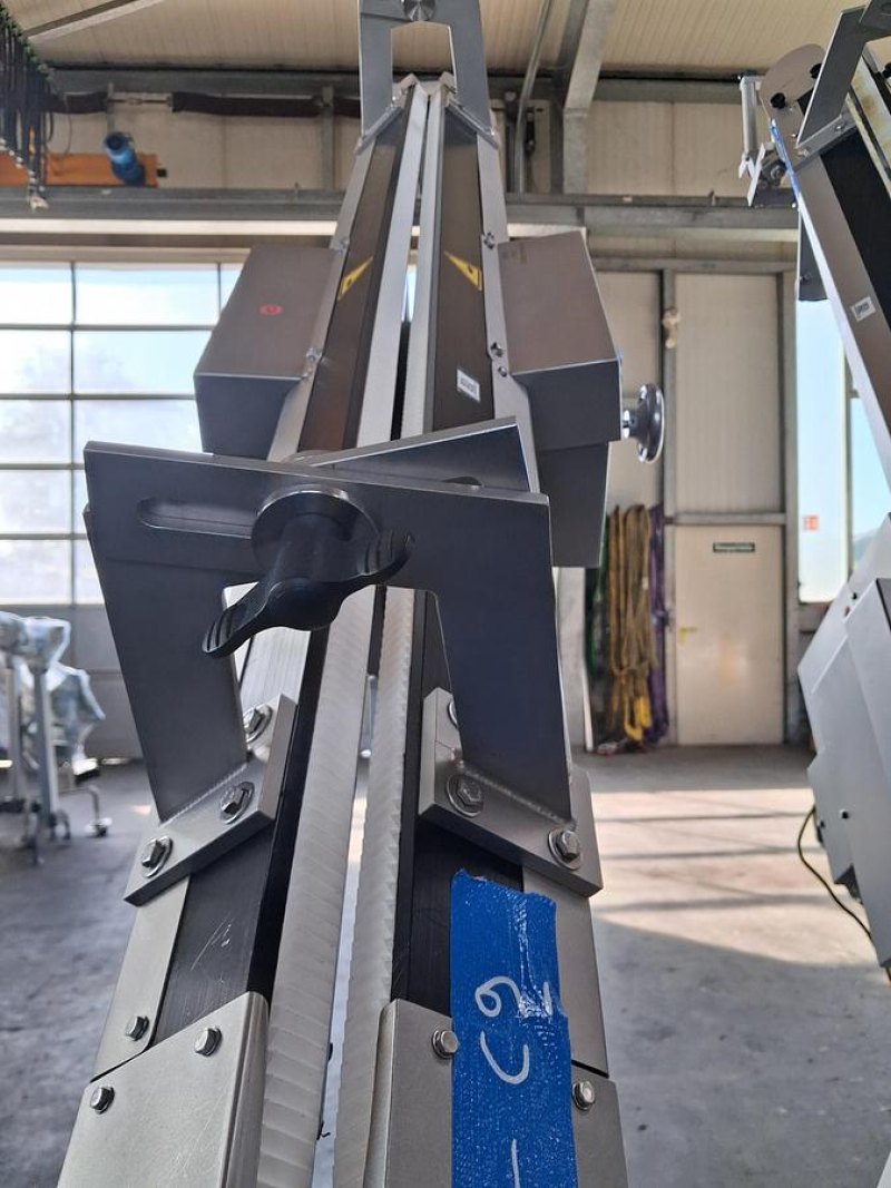 Inova Pharma Systems STS 1500 Vertikales Zuführ- und Transportsystem