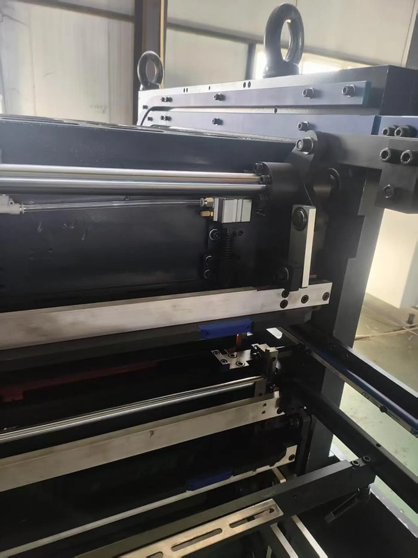 800MF Automatic Die-Cutting + Creasing + stripping - 2