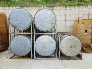 SERIES OF HORIZONTAL STAINLESS STEEL TANKS CAPACITY 2200/2300 LITRES (HL 22/23) STORAGE/TRANSPORT MODEL, WITH IRON FRAME, SECOND-HAND EQUIPMENTS