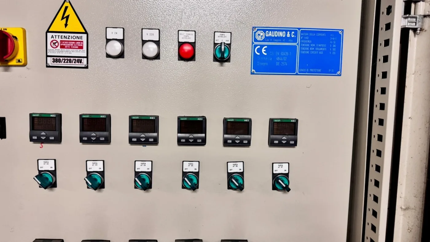 ELECTRICAL PANEL, ELECTROMECHANICAL, CONSISTING OF 16 DIGITAL THERMOSTATS, SECOND-HAND EQUIPMENT - 3