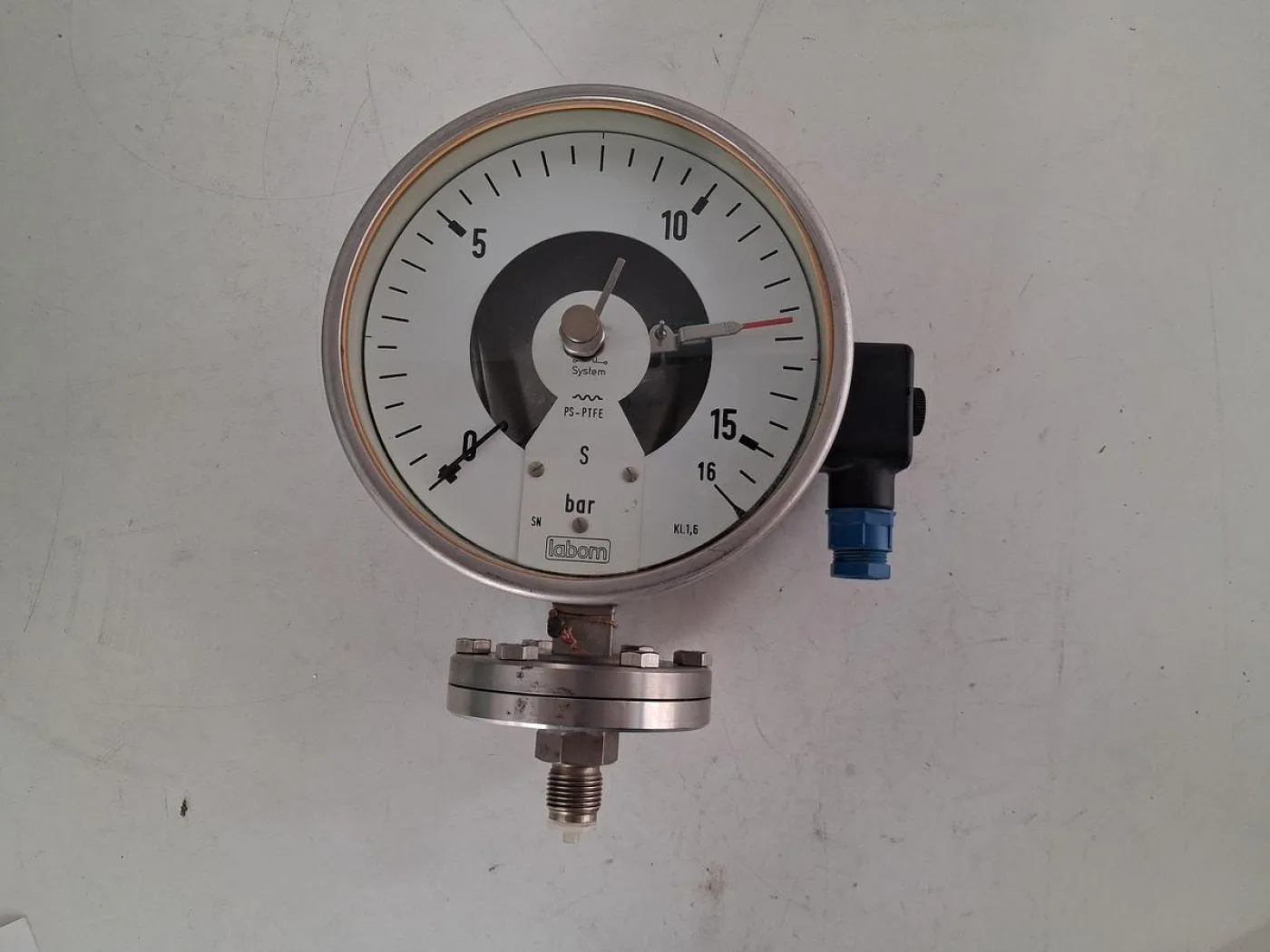 Labom NG160 Pressure Gauge 0–16 bar with Inductive Contact - 1