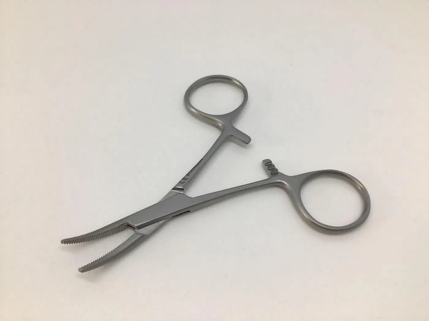 Baby Mosquito Forcep Curved 90mm - 1