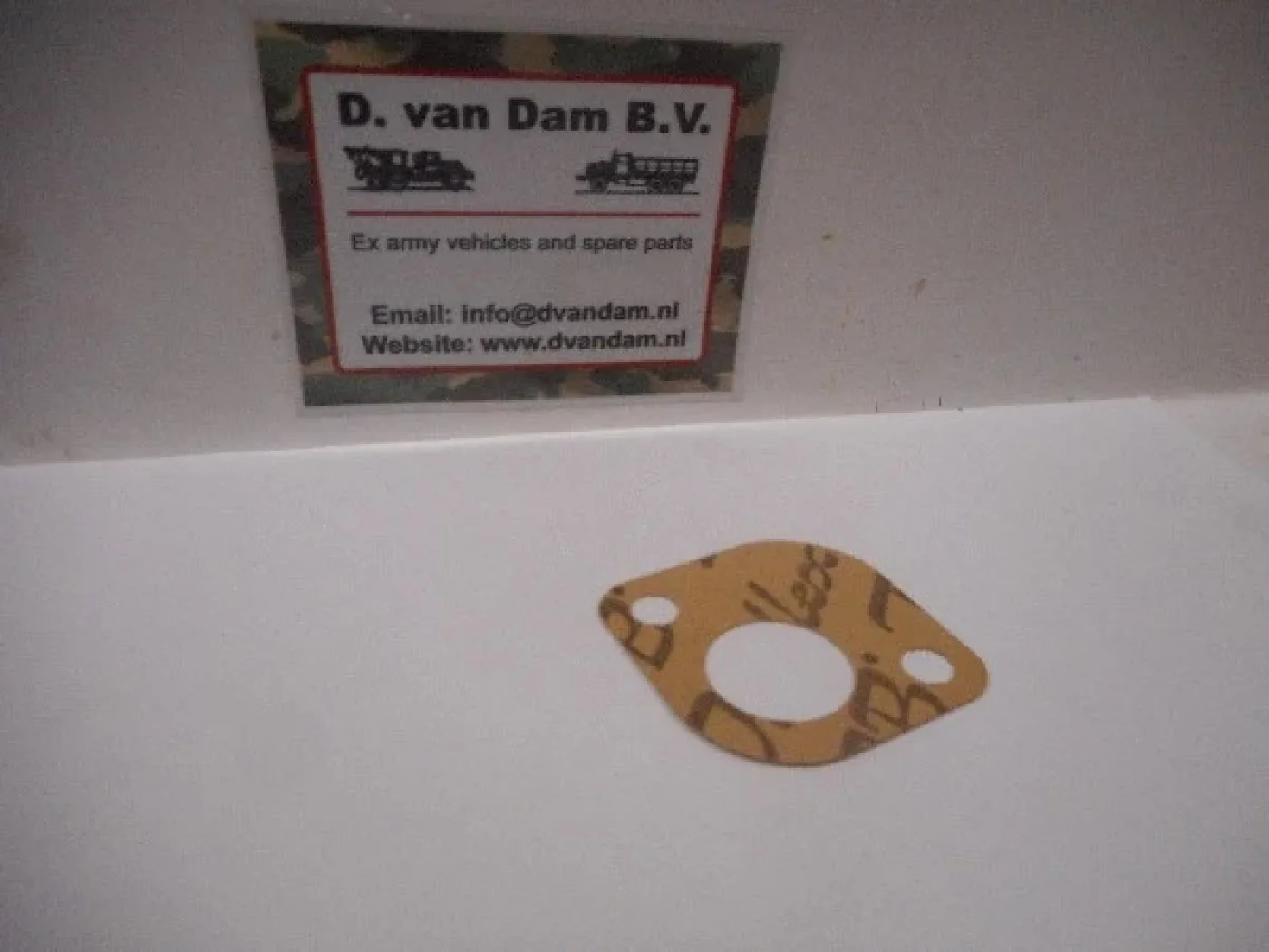 Flenspakking benzinepomp tegen blok - 1