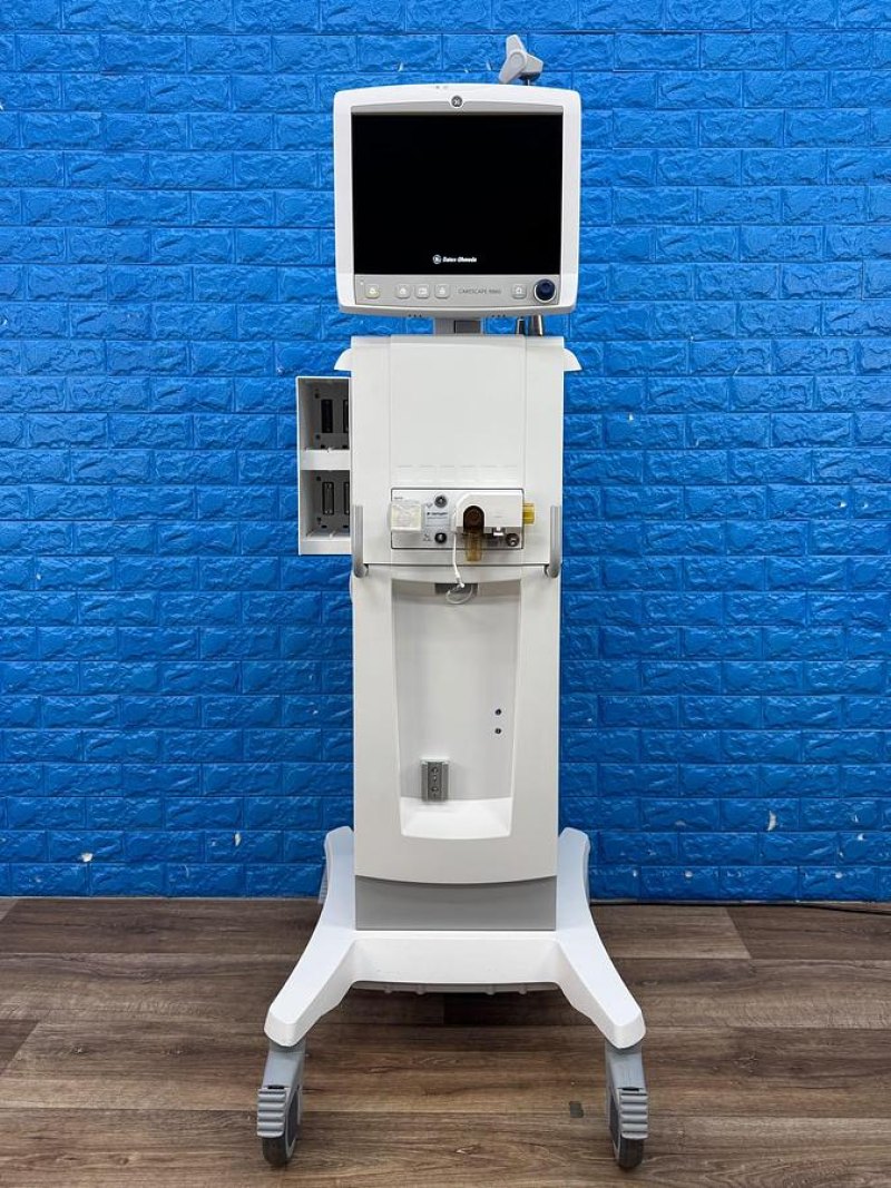 GE R860 Ventilator REF: 1506-8600-000 Hours: 2939 YOM: 2020 (Cooling Fan Issue)