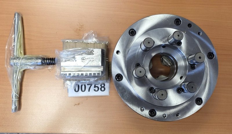 3-Backen Drehfutter BISON Typ 3544-200-5P / Stahl