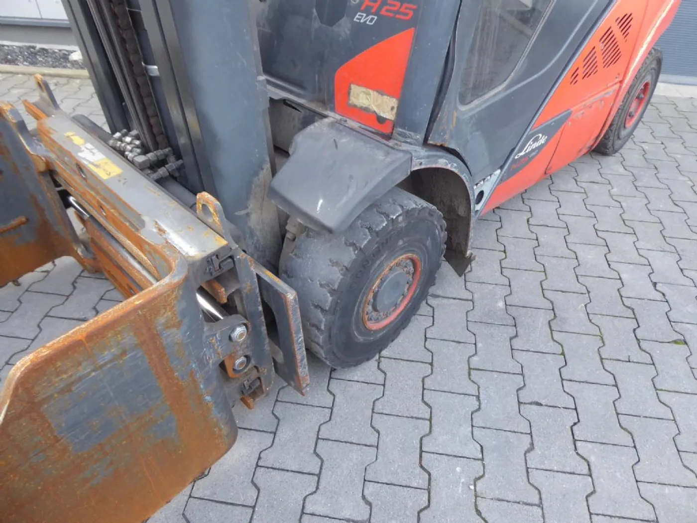 Linde H25T-02 - 1