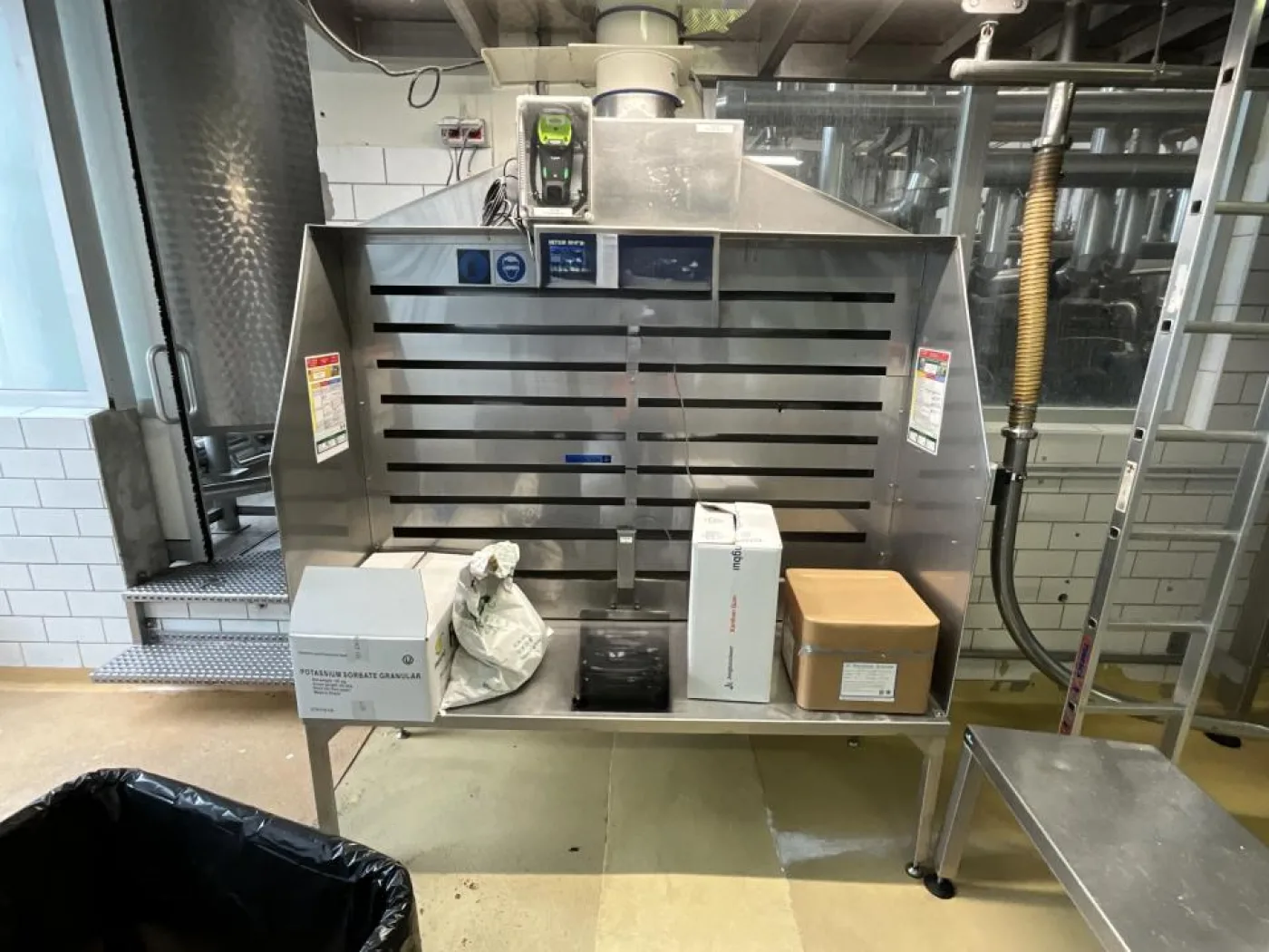 Mateco Mateco Stainless Steel Dispensing Booth with Dust Extraction System - 5