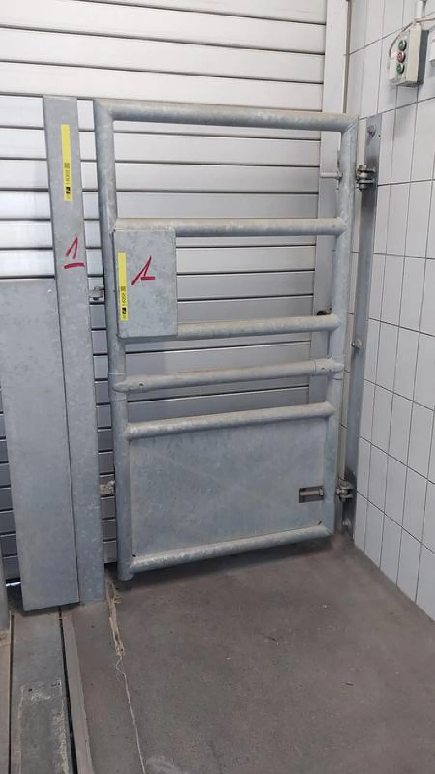 Stable gates - 1