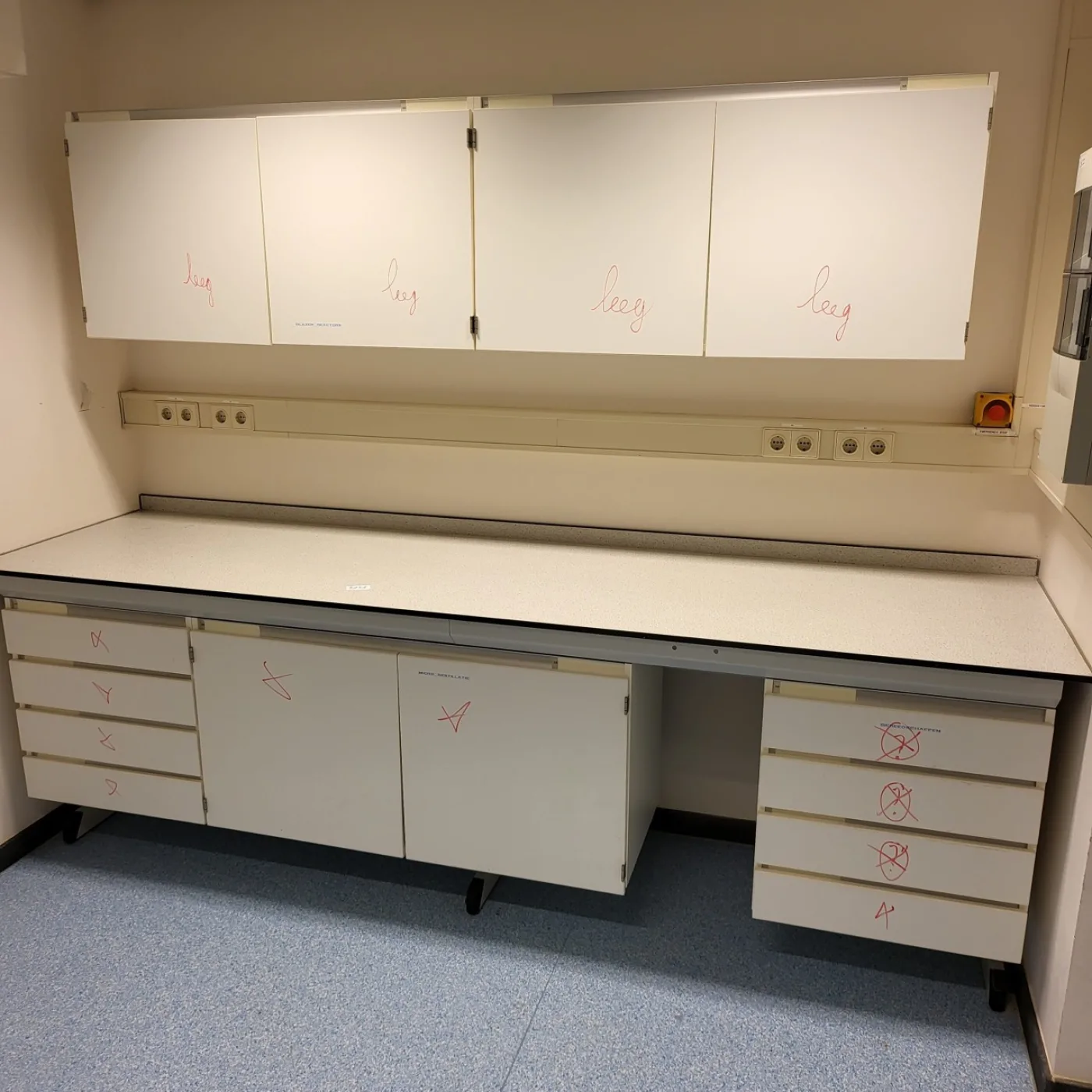2026 - Used S+B Laboratory wall table (281 cm) - 1