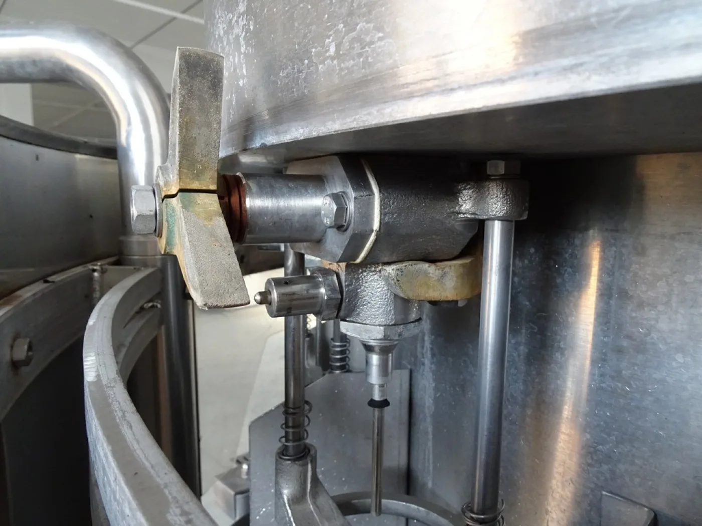 CORTESI ISOBARIC FILLER, YEAR 1980, 12 VALVES, SECOND-HAND MACHINE - 6