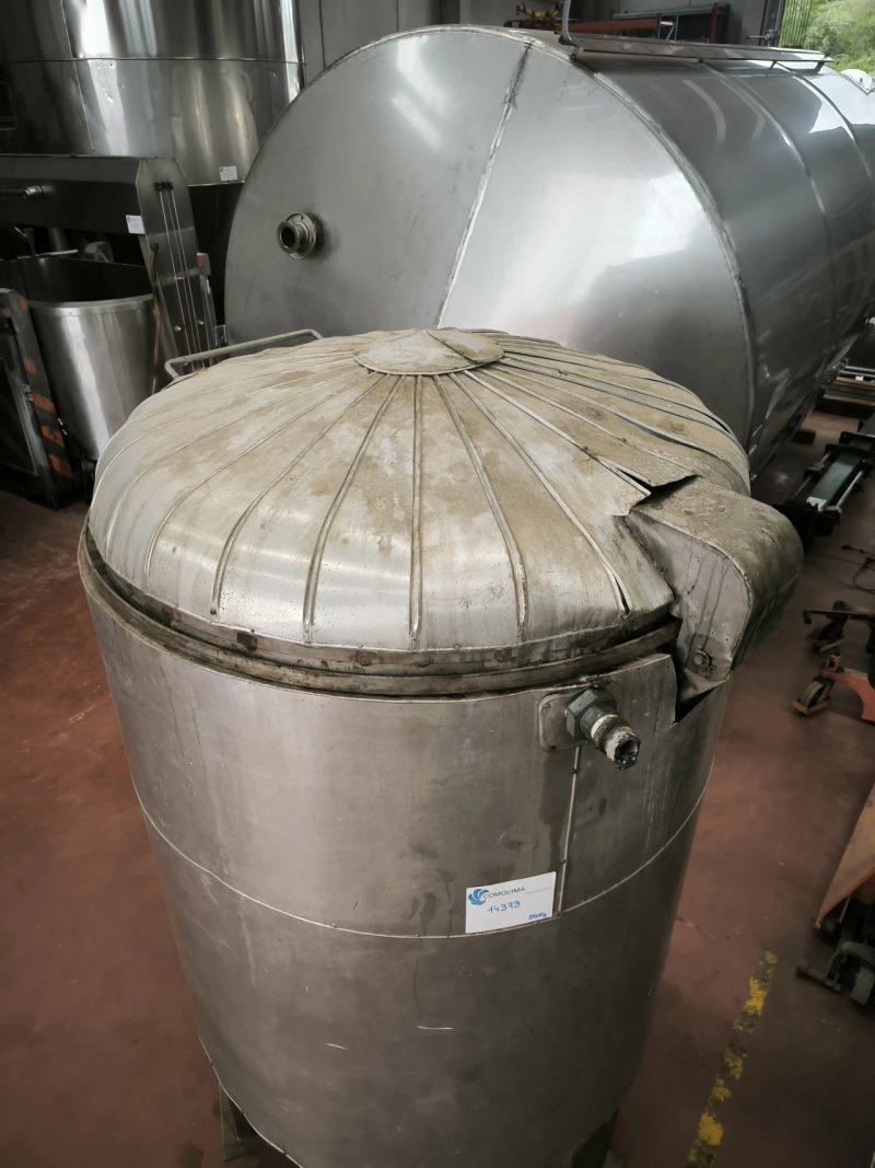 INSULATED STAINLESS STEEL TANK 1,000 LITERS WITH INTERNAL COIL