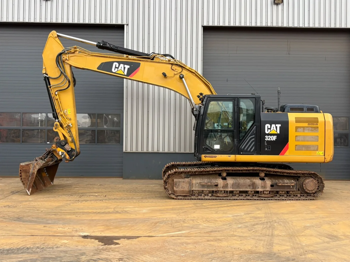 Caterpillar 320FL - 1