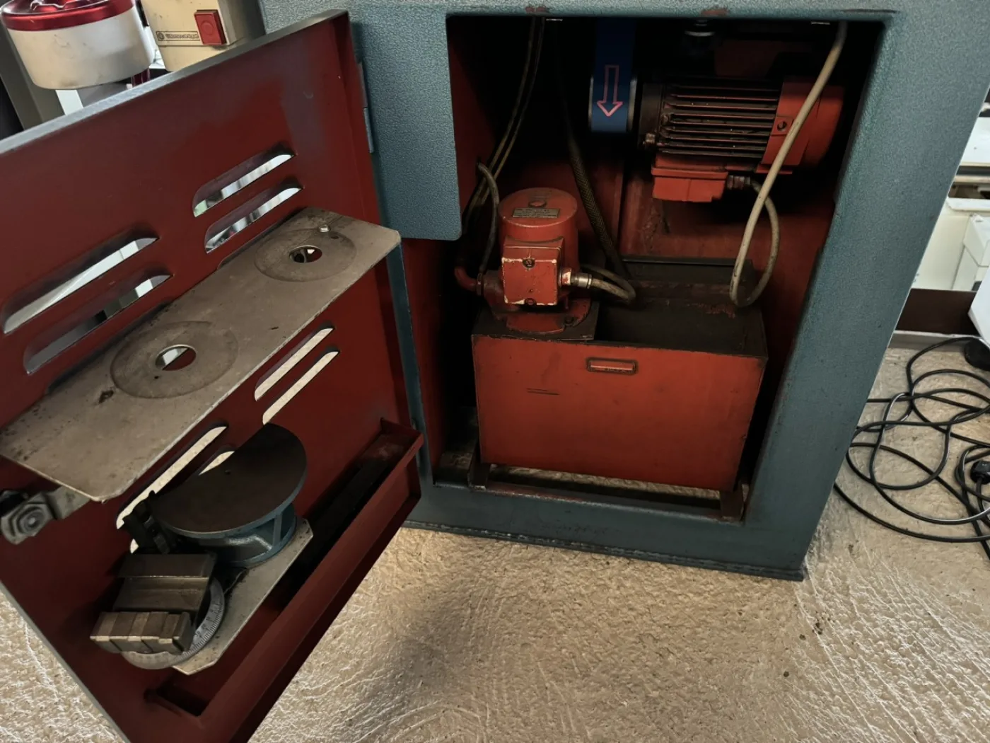 AFFUTEUSE D’OUTILS “CINCINNATI MILACRON” TYPE AS - 7