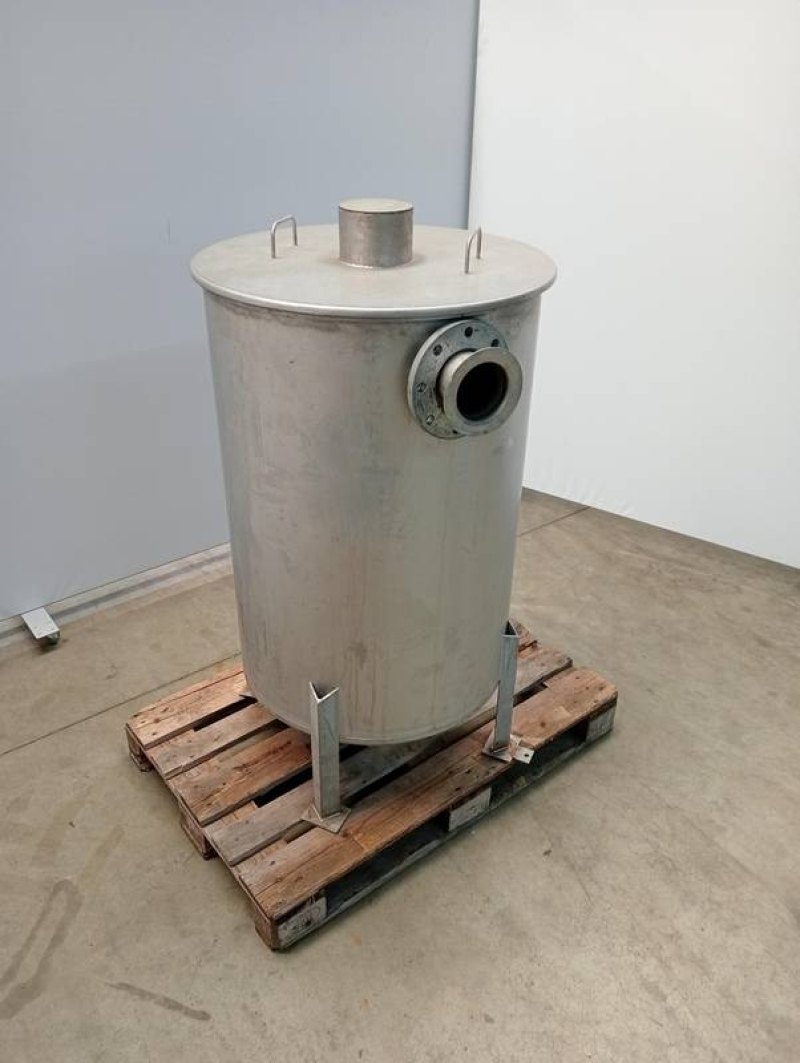 Air filter tank