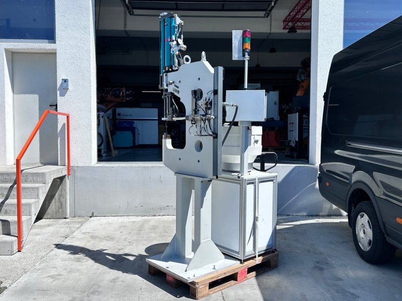 Tox Pressotechnik Hydropneumatische Presse mit Zuführung STE341-7210