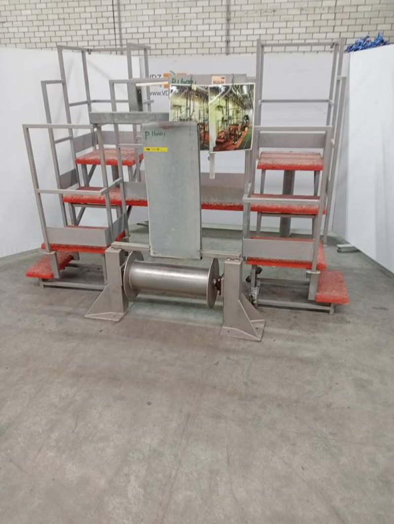 Dual platform with dehider roll
