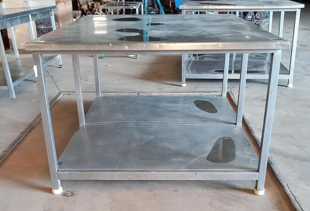 Mesa de inox 1,35X1,75 metros